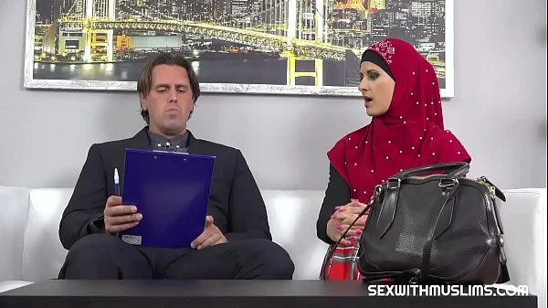 Lawyer settles for fine muslim pussy