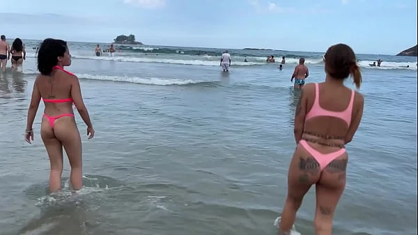 Virada na praia com amigos