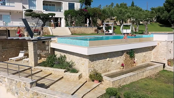 BLACKED Scarlett and Honour get naughty poolside service