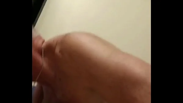 Mi faccio il video mentre il mio toro mi sborra in bocca