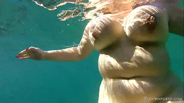 BBW with hairy pussy nude in public