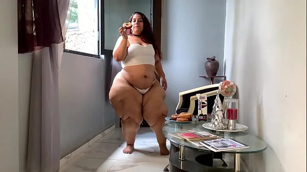 Short Curvy Girl with Giant Hips & Ass - SSBBW Feedee Emma Pear