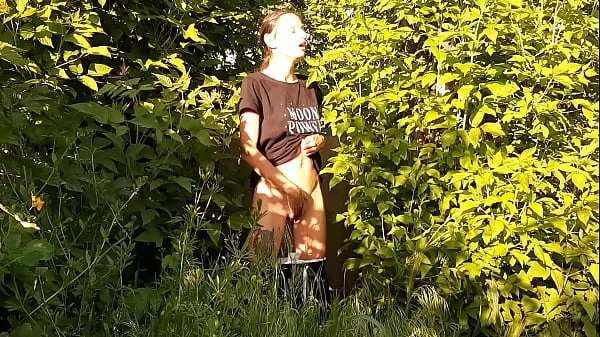 Risky public female masturbation in nature - Girls fly orgasm