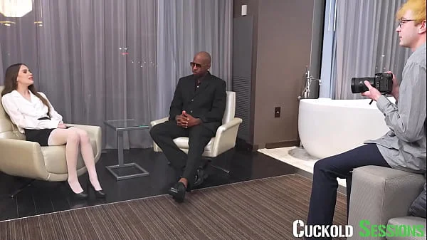CuckoldSessions - Hot Babe Fucks Her Guest In Front Of Her BF On Sex Positive Show