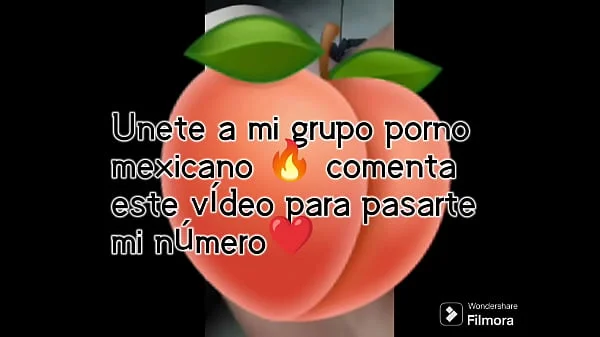 Chica masturbándose con juguete