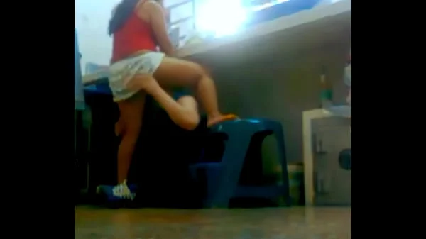 mientras estoy trabajando el hijo del patrón me mete la verga.