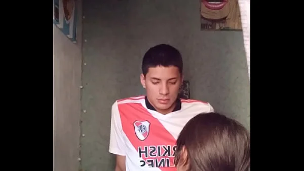 futbolista es Masturbado y tragado con la boca