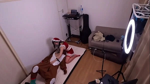 クリスマスにサンタコスプレした彼女は首輪で調教しながらグラインド騎乗位で中出しを求めてきました