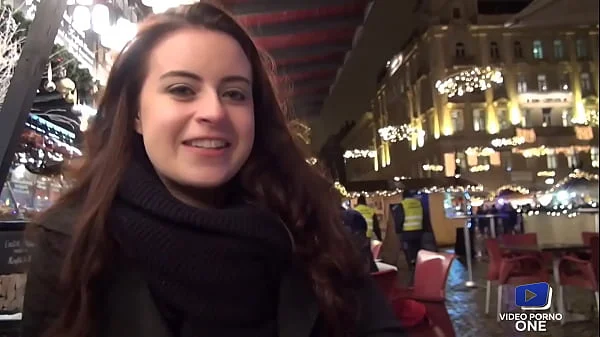 À Budapest, Tiffany trouve Lexie, une autre française, pour une baise lesbienne