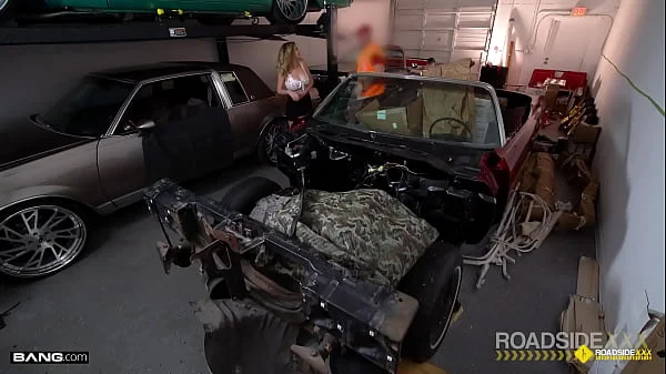 Roadside - Babe With Huge Tits Gets Fucked By The Mechanic