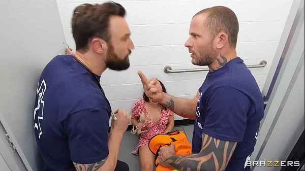 Emergency Squirter / Brazzers full video at http://zzfull.com/fire