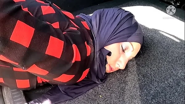 OMG !! Unfaithful Muslim wife this finds tied in the trunk of his neighbor, he will get her pregnant ...