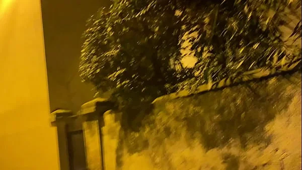 Dans une ruelle de Nice, Il me prend et me rempli ma chatte, après le cinema !