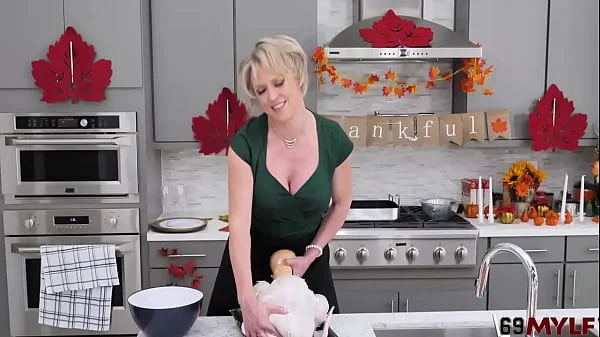 Dee Williams Busty Stuffing Her Thanksgiving Pussy