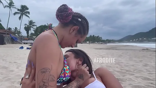 Ménage na praia do Guarujá - @OFCAFRODITERJ @OIALANACARVALHO